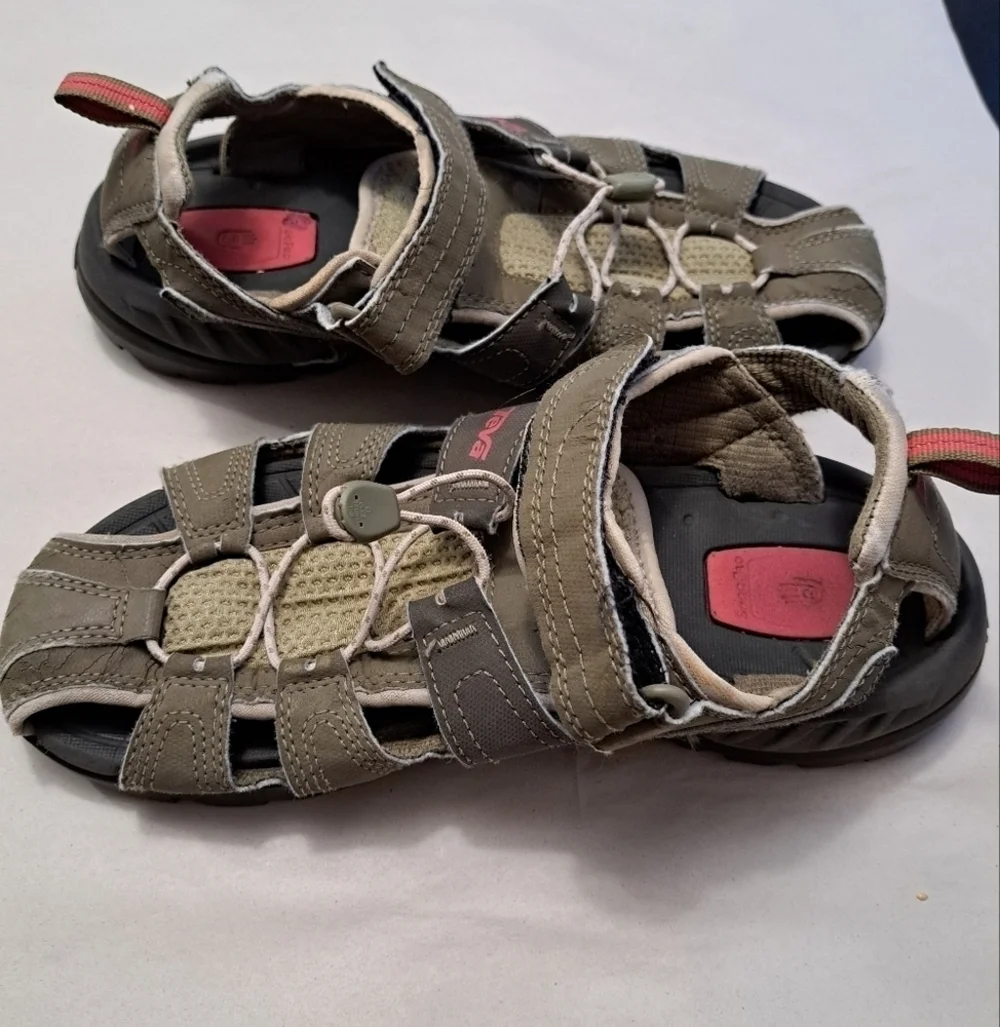 Teva Forebay Men's Sandal Size 7